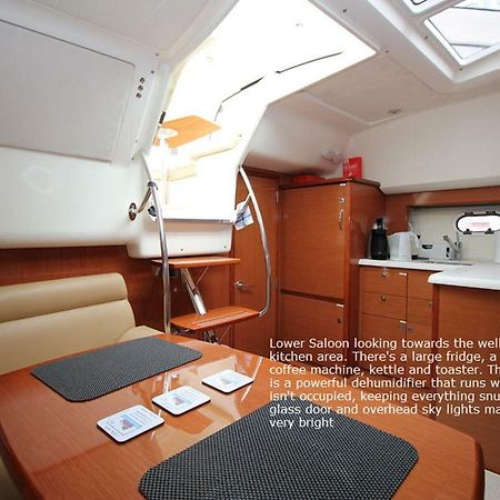 Zen Dog Luxury Motor Yacht Hotel Lymington Buitenkant foto