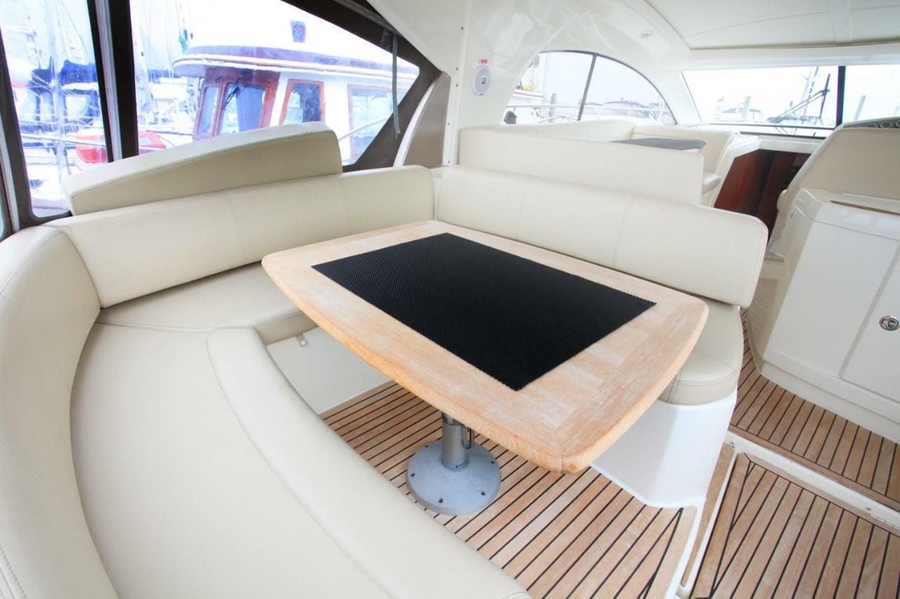 Zen Dog Luxury Motor Yacht Hotel Lymington Buitenkant foto
